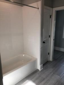 Buddy bath tub